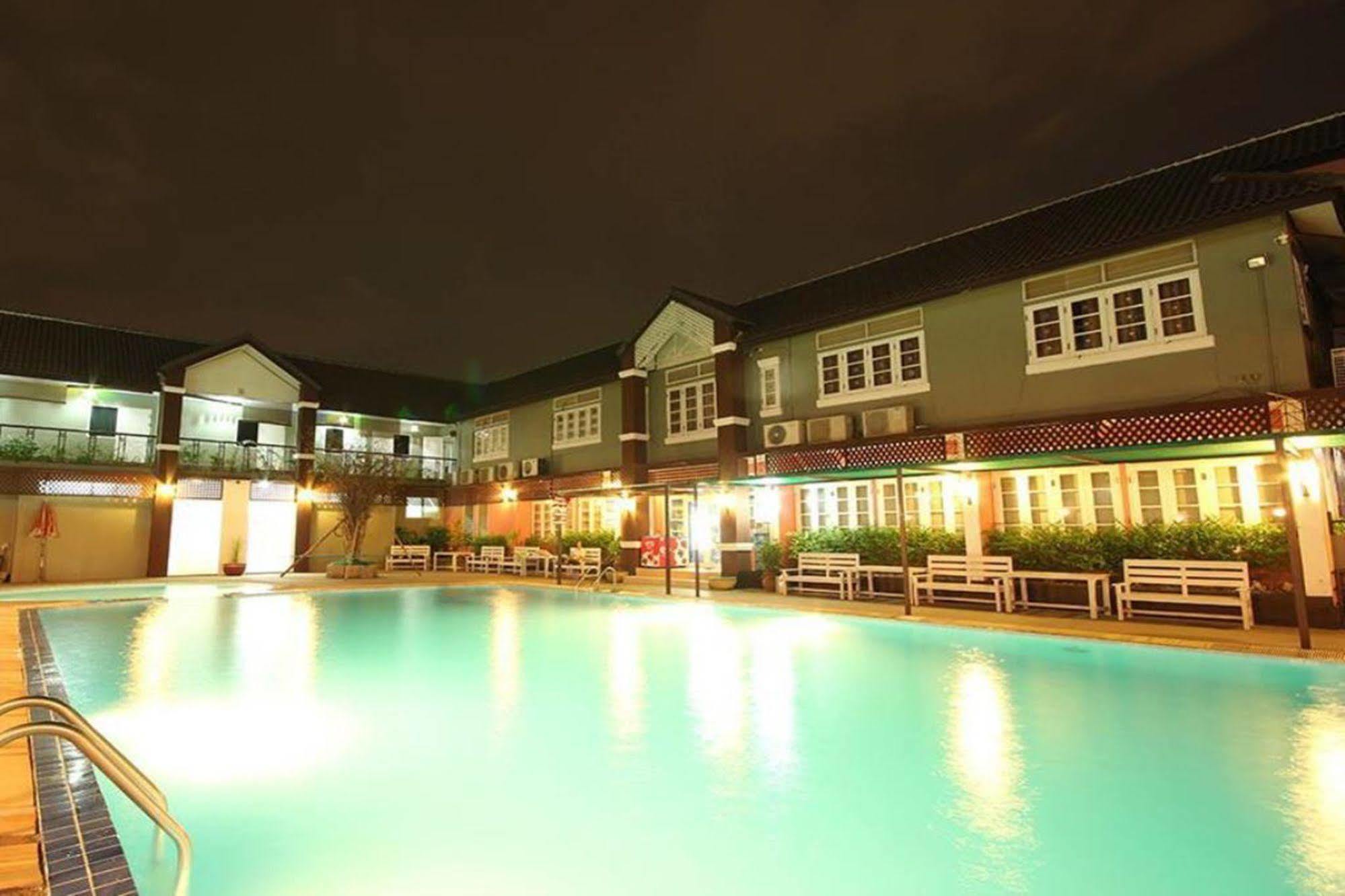 Waratee Spa Resort Villa Bangkok Kültér fotó